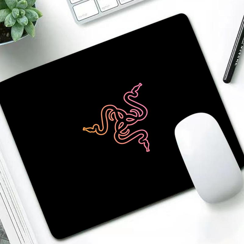 Gaming Pc Equipment - Razer Luxe Muismat Anime Gamer Bureaumat